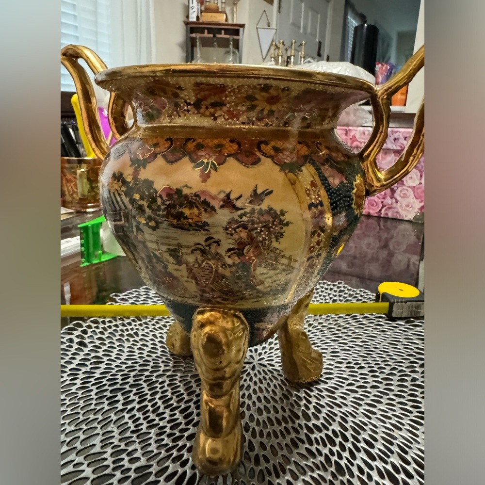 Vintage Satsuma Hand Painted Pot W/ Gold Gilding ,detailed Dots 3 legged~signed - Picture 2 of 16